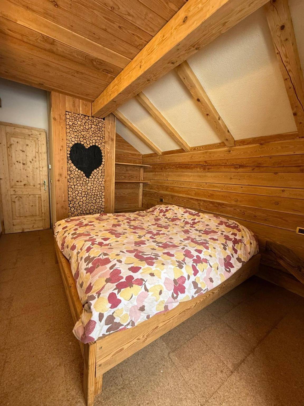 Chalet 'Baita Dal Bigolaro' con Vista Montagna, Giardino Privato e Balcone in Compet, Levico Terme