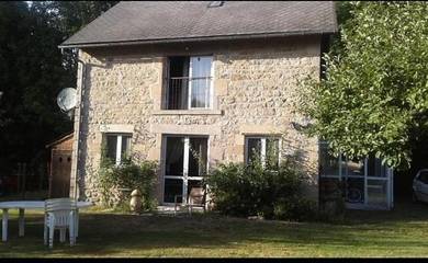 Gîte pour 4 personnes, avec terrasse ainsi que jardin et piscine à Meymac