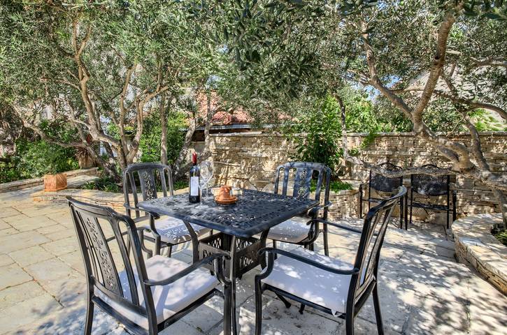 Ferienwohnung für 4 Personen, mit Balkon/Terrasse und Pool auf Murter
