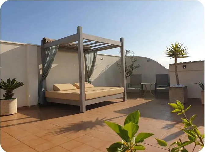 Ferienwohnung für 5 Personen, mit Terrasse und Ausblick sowie Pool und Seeblick - 1