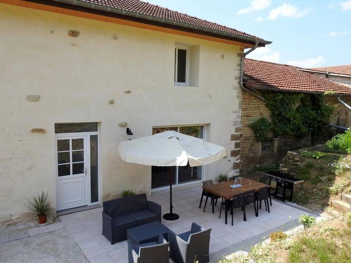 Location de vacances pour 6 personnes, avec terrasse et jardin dans Dommartin-le-Franc - 2