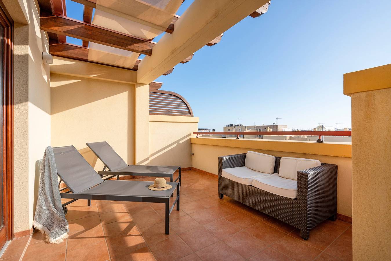 Appartement entier, Appartement 'Attico da Mare 14' avec terrasse privée, Wi-Fi et climatisation in Polignano a Mare, Province de Bari