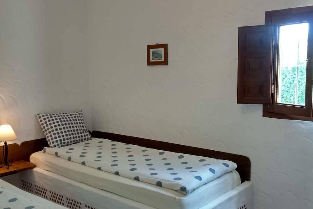 Casa Ambar 75 m² con piscina, bicicleta y kayak, caja fuerte e internet Wifi. in Playa de Zahora, Barbate