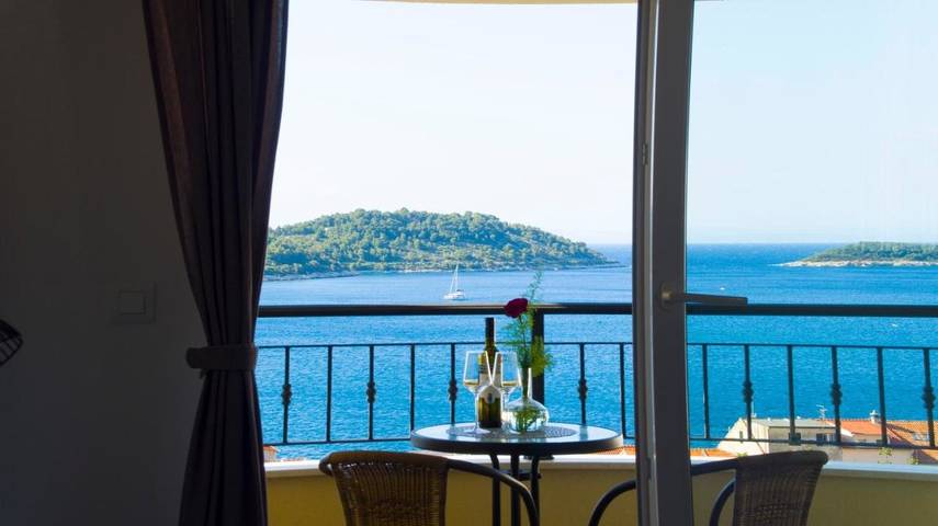 Maison d’hôte pour 2 personnes, avec vue et balcon dans Vis