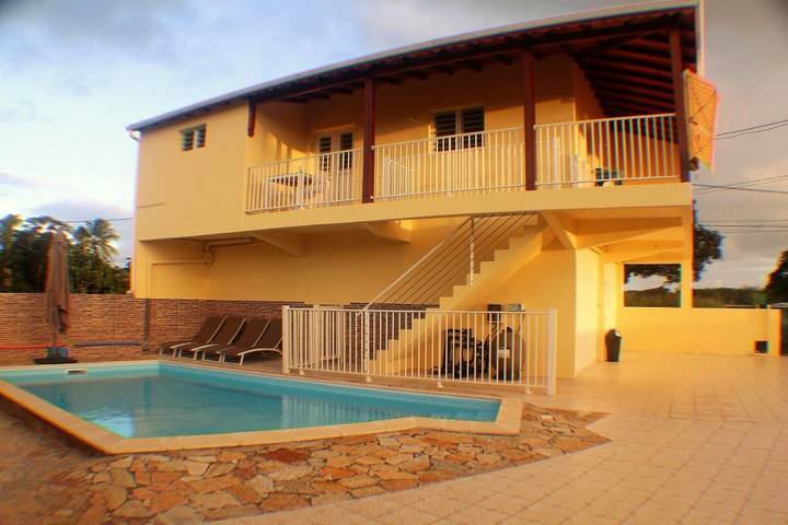 Appartement de vacances pour 2 personnes, avec jardin ainsi que piscine et vue