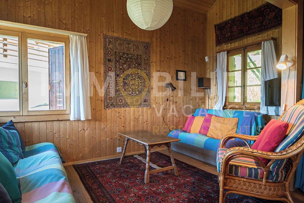 Ce charmant chalet est parfait pour accueillir une famille de 4 personnes. Vous trouverez deux chamb in Chandolin, Anniviers