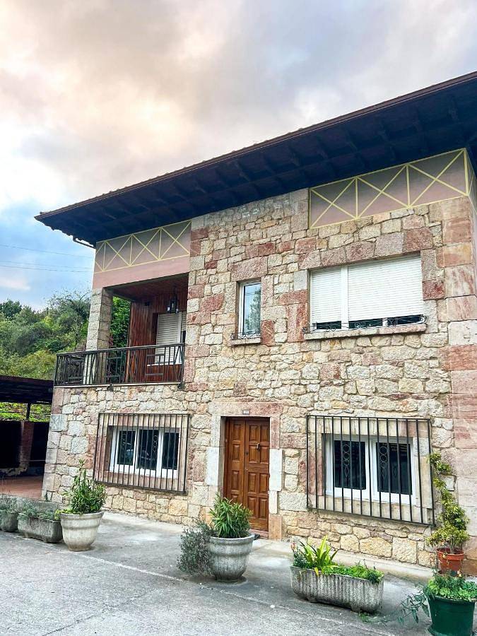 Apartamentos y Pensión El Campanu in Cangas de Onís, Côte Cantabrique