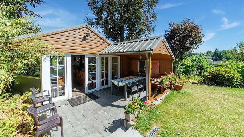 Chalet voor 11 personen, with zwembad and terras as well as tuin in de Belgische Ardennen