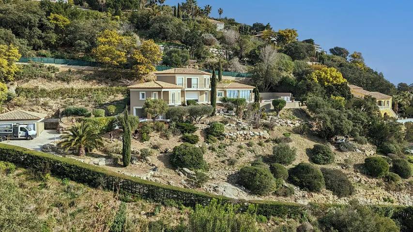 Location de vacances pour 13 personnes, avec jardin et piscine dans Golf Bluegreen Sainte-Maxime - 3