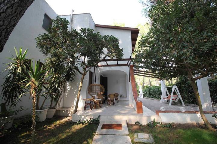 Location de vacances pour 12 personnes, avec Balcon et Jardin dans Castellaneta Marina