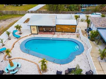 Vacation Rental for 16 Guests in Palm Harbor, Pinellas County, Picture 3