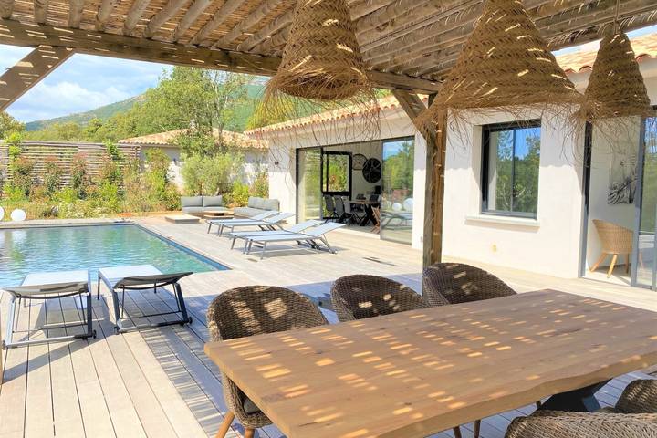 Location de vacances pour 8 personnes, avec jardin ainsi que piscine et terrasse à San-Gavino-di-Carbini - 3