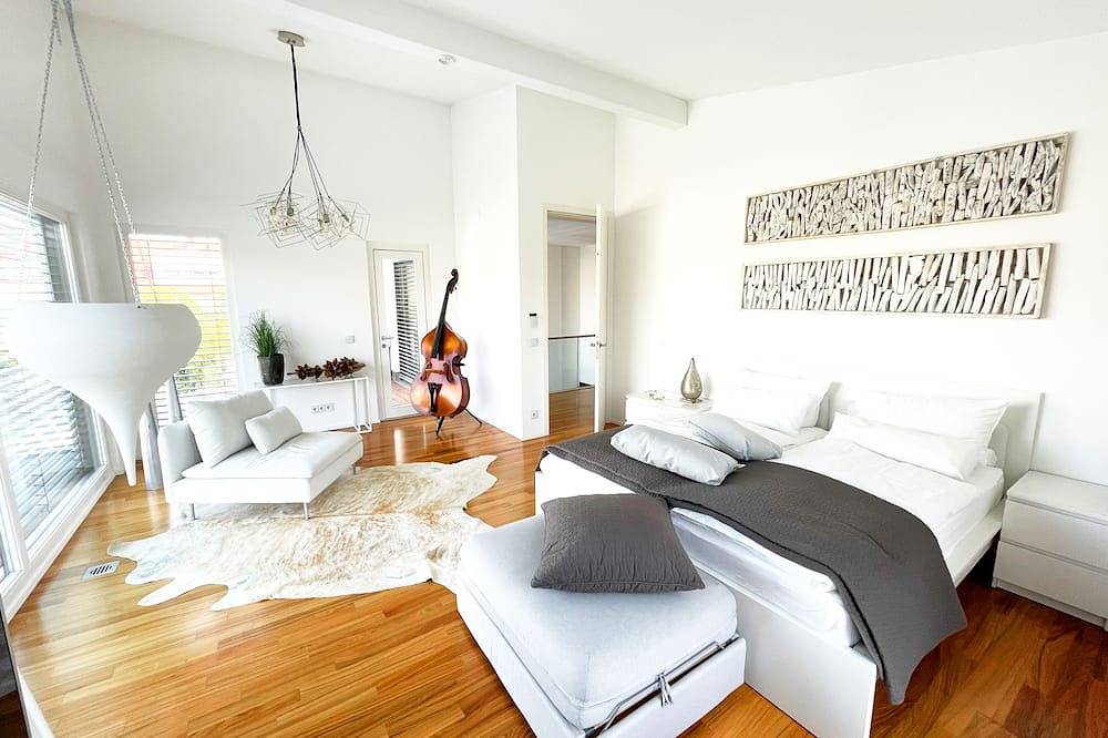 Luxus Villa nähe Heidelberg mit Pool, Kino und 1300 qm großem Grundstück in Hockenheimring, Walldorf