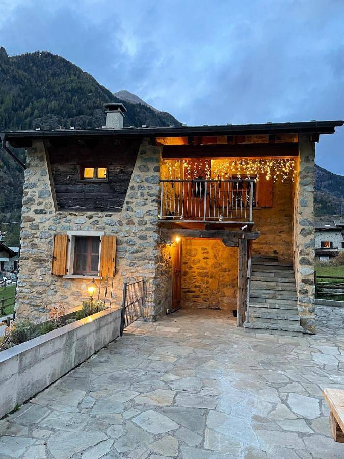 Gîte pour 2 personnes, avec vue ainsi que terrasse et jardin à Sondalo