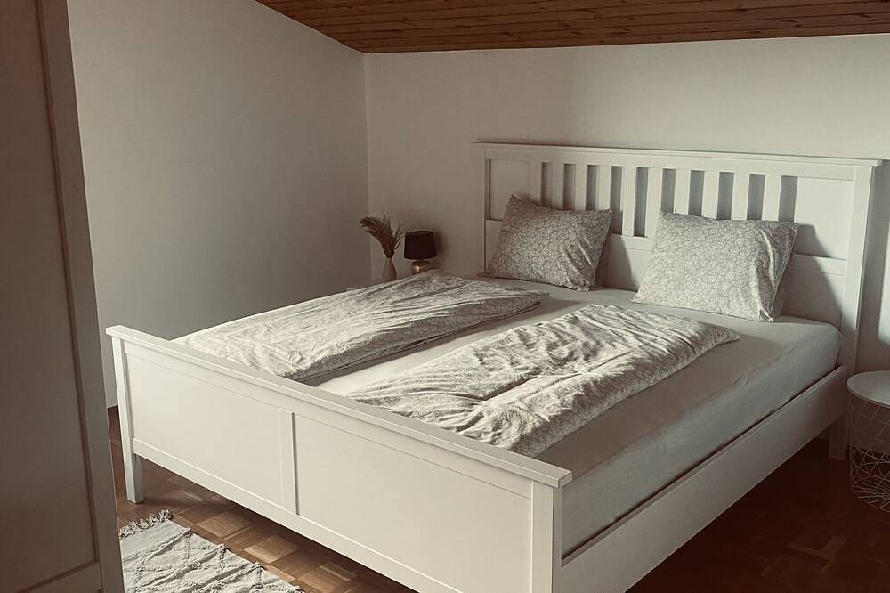 Ganze Wohnung, Ferienwohnung Bergliebe, 90 m² für 2-4 Personen, Wohnküche, Schlafzimmer, Bad/Wc, Wlan in Staudach-Egerndach, Chiemsee