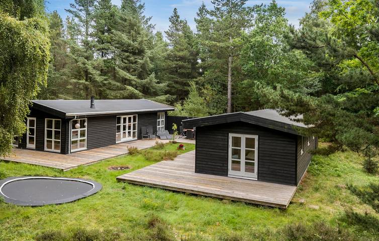Ferieudlejning for 6 personer, med Terrasse og Have i Vig