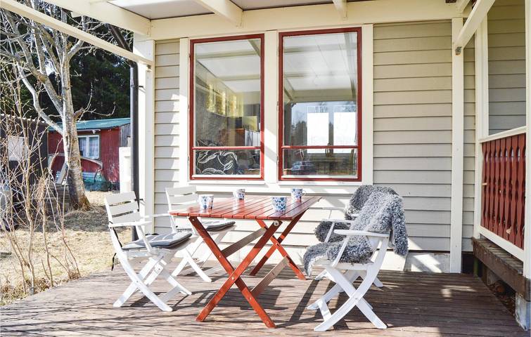Casa de vacaciones para 4 personas con jardín in Ingarö