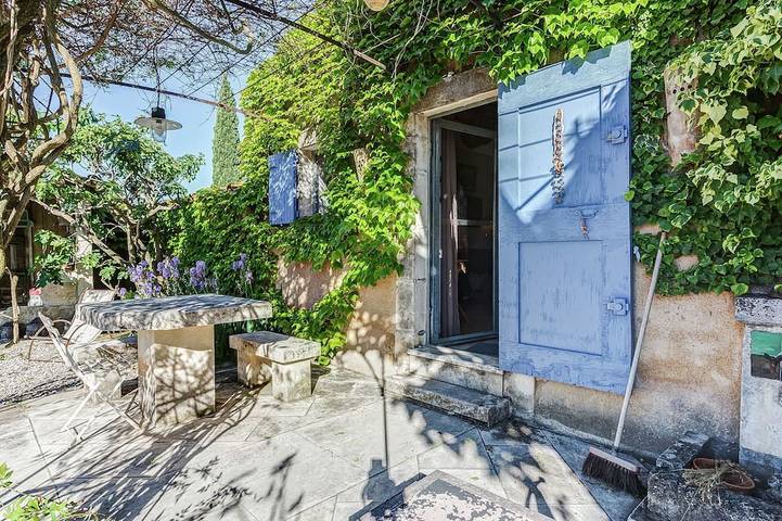 Gîte pour 4 personnes, avec Terrasse ainsi que Jardin et Piscine