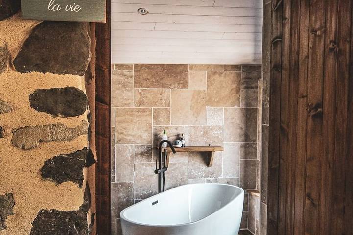 Location de vacances pour 5 personnes, avec balcon ainsi que jardin et jacuzzi dans Saint-Bonnet-de-Condat - 4