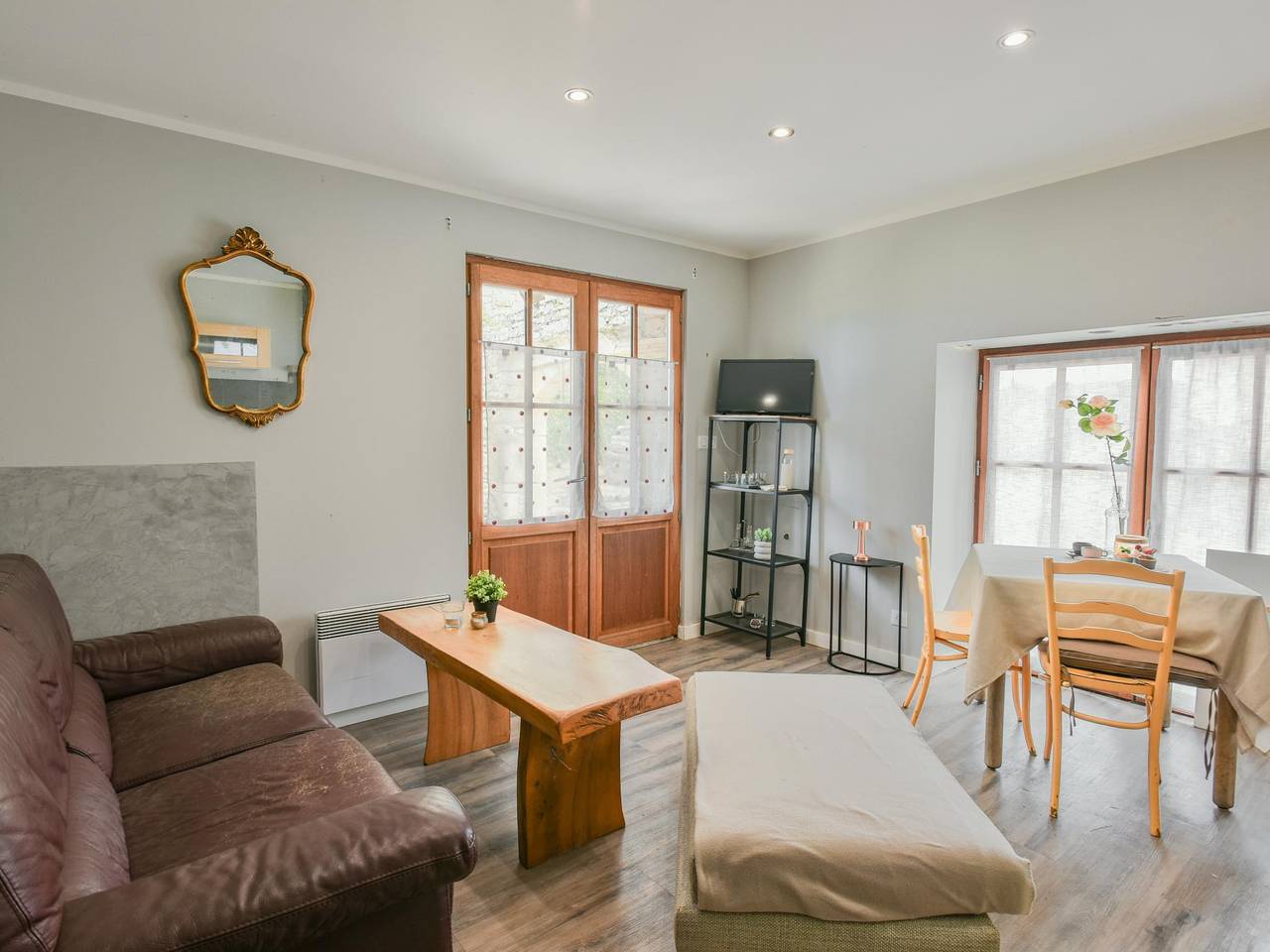 Maison de vacances avec piscine commune in Dégagnac, Lot