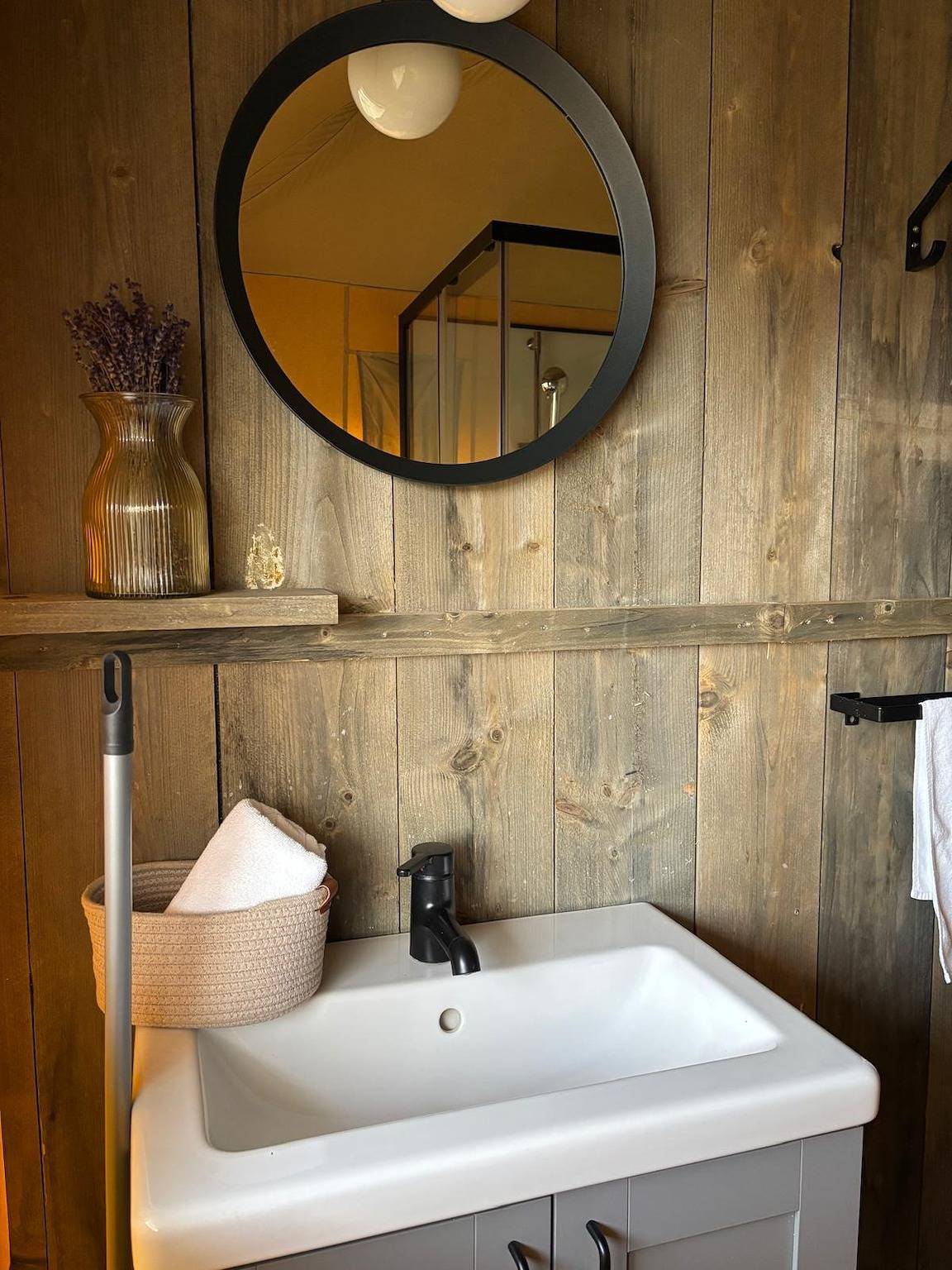 Wb Resort Gmbh — Glamfield Lodge Deluxe met hottub | 6 Pers. in Wilsum, Landkreis Grafschaft Bentheim