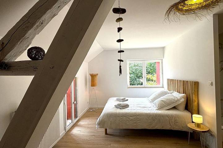 Gîte pour 6 personnes, avec jardin ainsi que jacuzzi et terrasse à Chazemais - 2