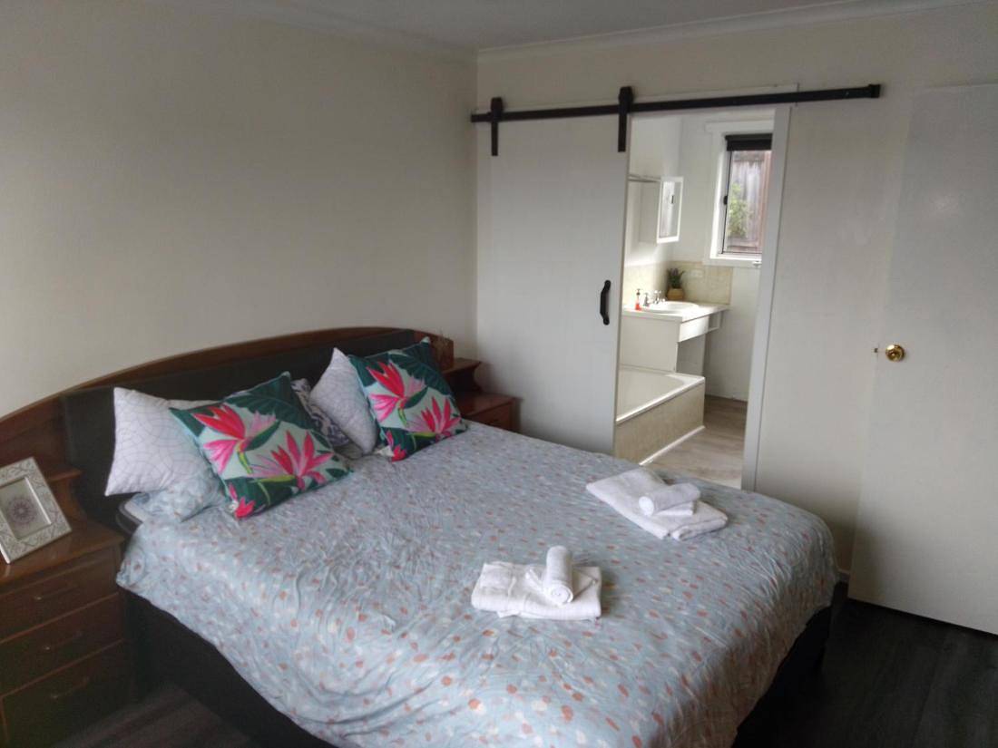 Entire apartment, Waratah Waterfall Retreat Unit 3 Free Pay Tv & Wifi in Tasmania