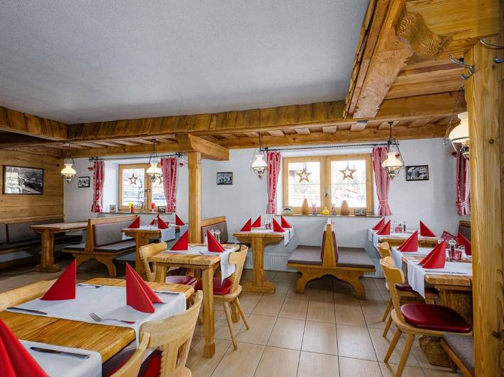 Hôtel pour 4 personnes, avec bassin pour enfant ainsi que jardin et vue