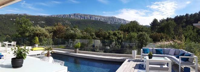 Chambre d’hôte pour 4 personnes, avec piscine ainsi que terrasse et jacuzzi à Nans-les-Pins