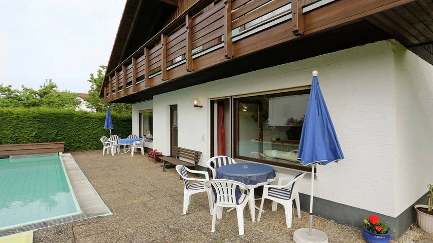 Ferienwohnung für 4 Personen, mit Terrasse und Pool sowie Garten in Bad Wildungen