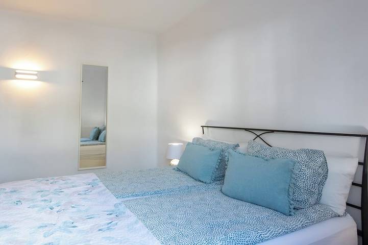 Appartement entier, Villa Blanca, Fkk-apartment Nr. 2 in Charco del Palo mit Schwimmbad, Meernähe in Charco del Palo, Haría