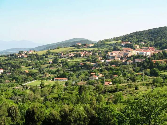 Appartamento per 7 persone, con piscina e balcone in Castellina Marittima