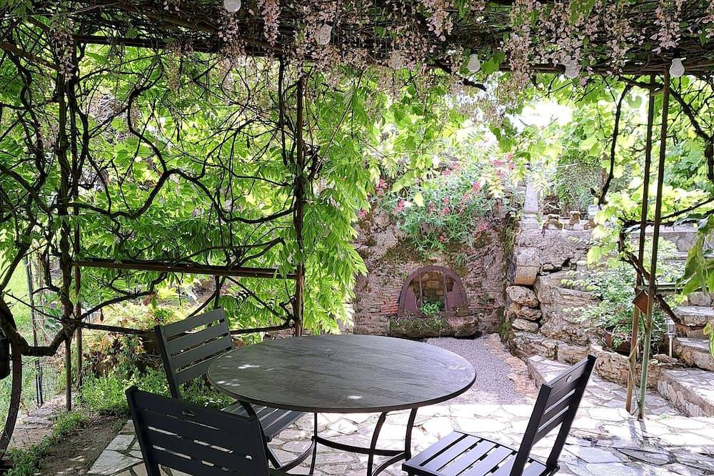 Grande maison de charme 211 m², piscine, jardin clos, terrasses, calme absolu in Cours (Deux-Sèvres), Région de Niort