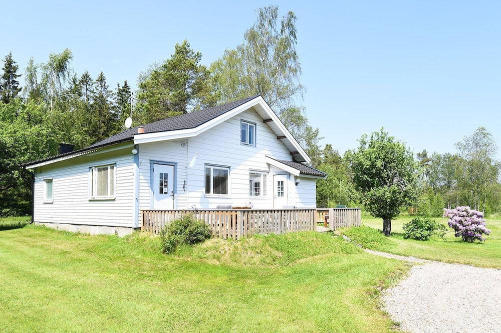 3 bedroom amazing home in Vänersborg in Vänern