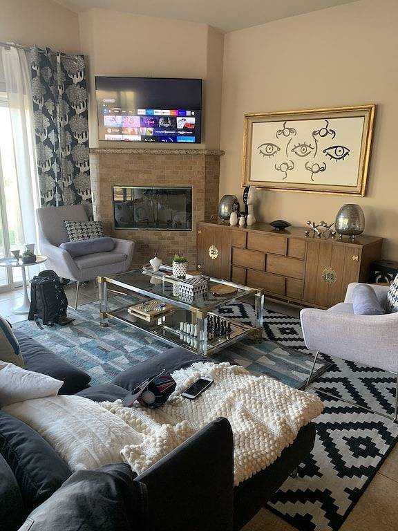 Vacation rental for 6 people, with pool and hot tub as well as yard, with pets in Coachella
