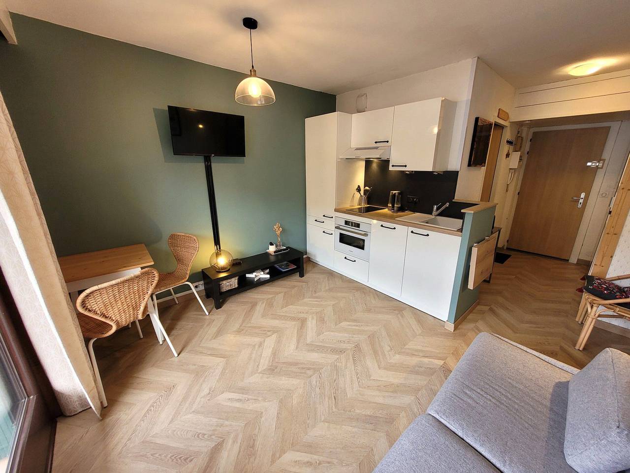 Ganzes Studio, Renoviertes Studio mit Balkon im Zentrum der Station, am Schneefront, ideal für Paare in Les Gets, Les Portes du Soleil