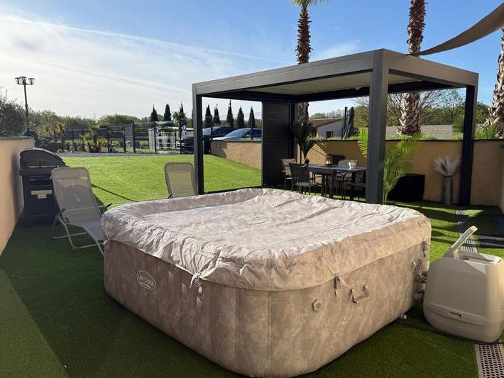 Location de vacances pour 6 personnes, avec jacuzzi et jardin à Naintré - 2