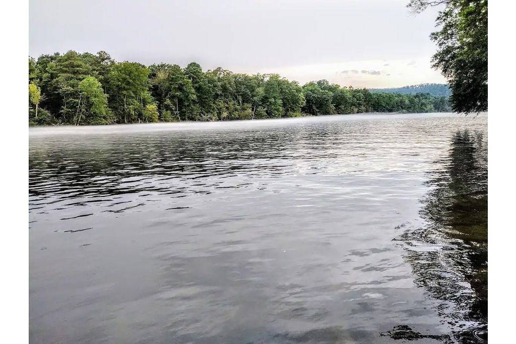 Ganze Wohnung, Lakefront Casita in Lake Ouachita