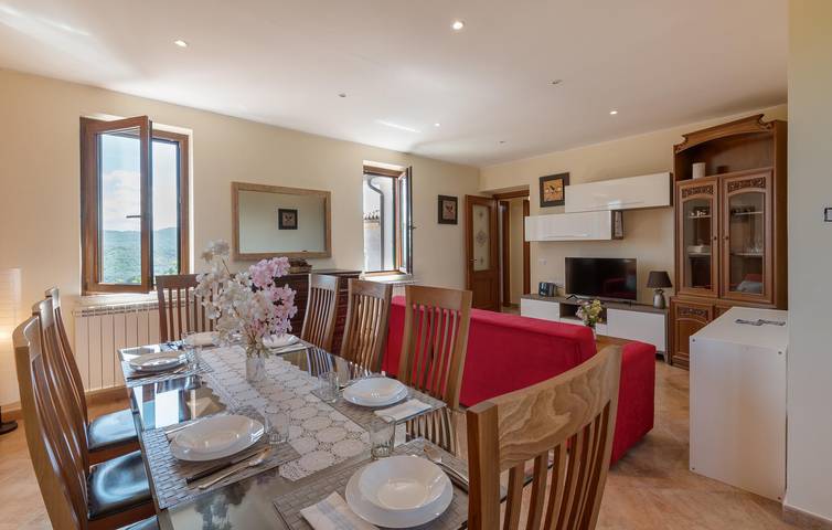 Gemütliche Belmonte-Wohnung mit Terrasse und Parkplatz in Belmonte in Sabina, Terminillo