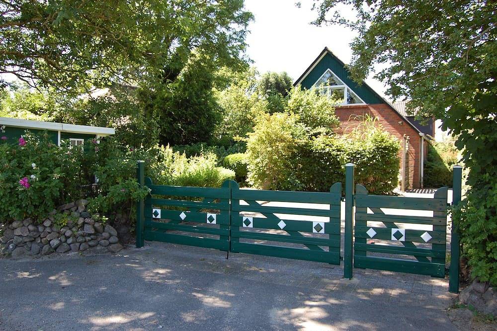 Ganze Wohnung, Gemütliche Ferienwohnung mit Kaminofen nur 2 km zur Nordsee in Hattstedt, Nordfriesland