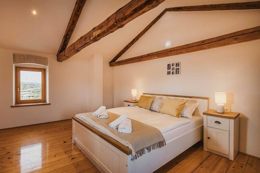 Villa mit 2 Schlafzimmern und Pool, Jacuzzi für bis zu 4 Personen in Grad Poreč, Porec und Umgebung