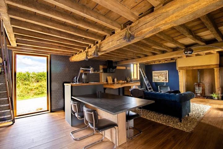 Gîte pour 2 personnes, avec Terrasse et Jacuzzi ainsi que Jardin et Piscine dans Nièvre