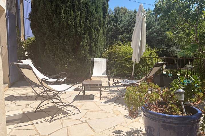 Gîte pour 6 personnes, avec Balcon et Terrasse ainsi que Jardin et Piscine à Villeneuve-lès-Avignon - 2