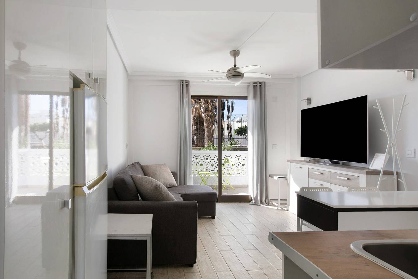 Apartamento entero, Apartamento de vacaciones 'En Playa De Las Americas' con piscina compartida, terraza privada y Wi-Fi in Playa de las Américas, Arona 