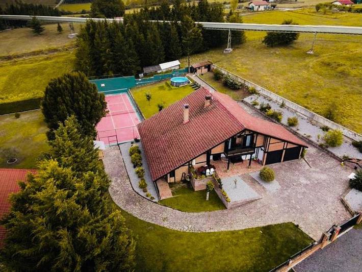 Casa rural para 17 personas, con vistas además de piscina y jardín, Se admiten mascotas en Navarra - 2