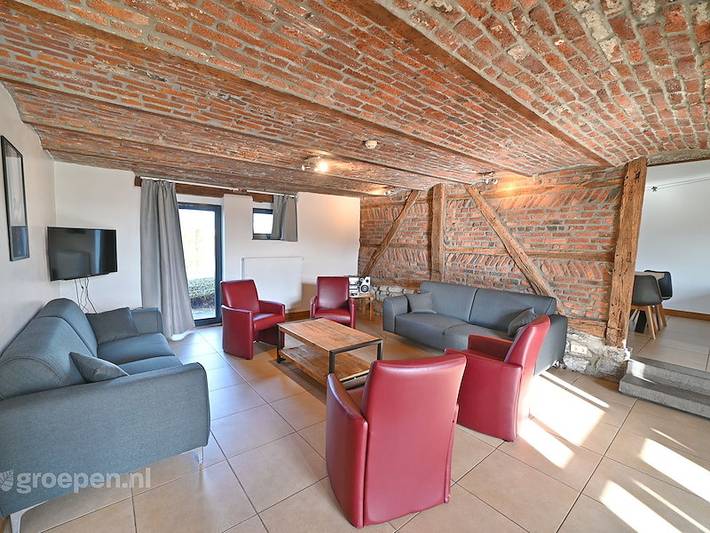Location de vacances pour 14 personnes, avec terrasse ainsi que vue sur le lac et jardin dans Petit-Han - 2