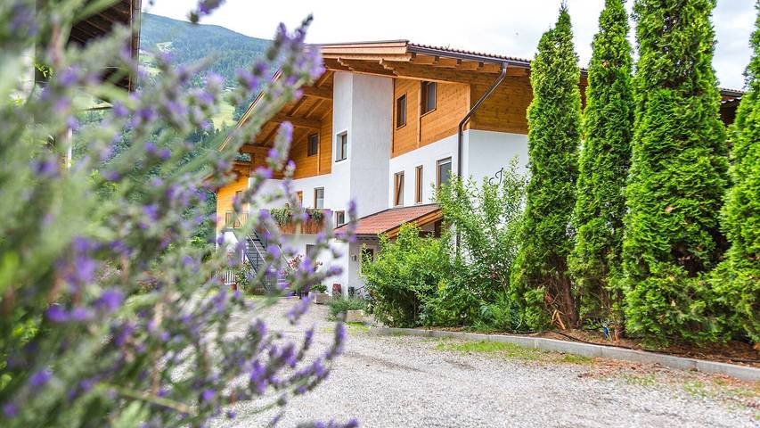 Ganze Wohnung, Apartment Innermoarhof Ifinger mit Bergblick, Gemeinschaftsgarten und Wlan in Riffian, Passeiertal