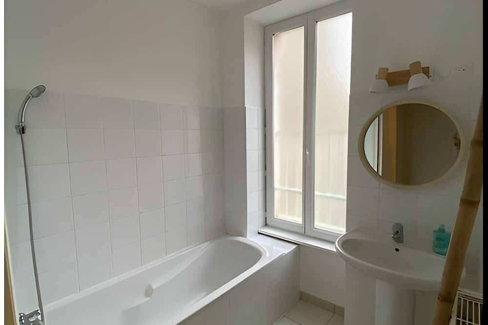 Entire apartment, Cosy flat in Vals in Vals-les-Bains, Parc naturel régional des Monts d'Ardèche