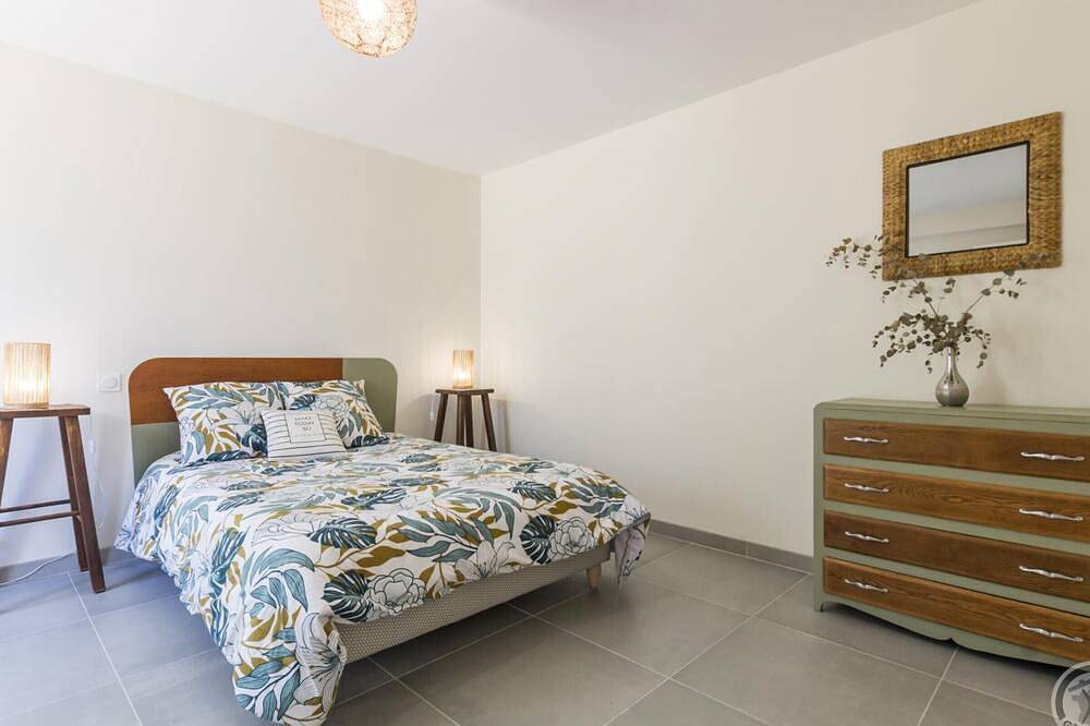 Maison conviviale avec jardin, 4 chambres, accès Pmr, près d'un cours d'eau in Les Moitiers-d'Allonne, Côte de la Déroute
