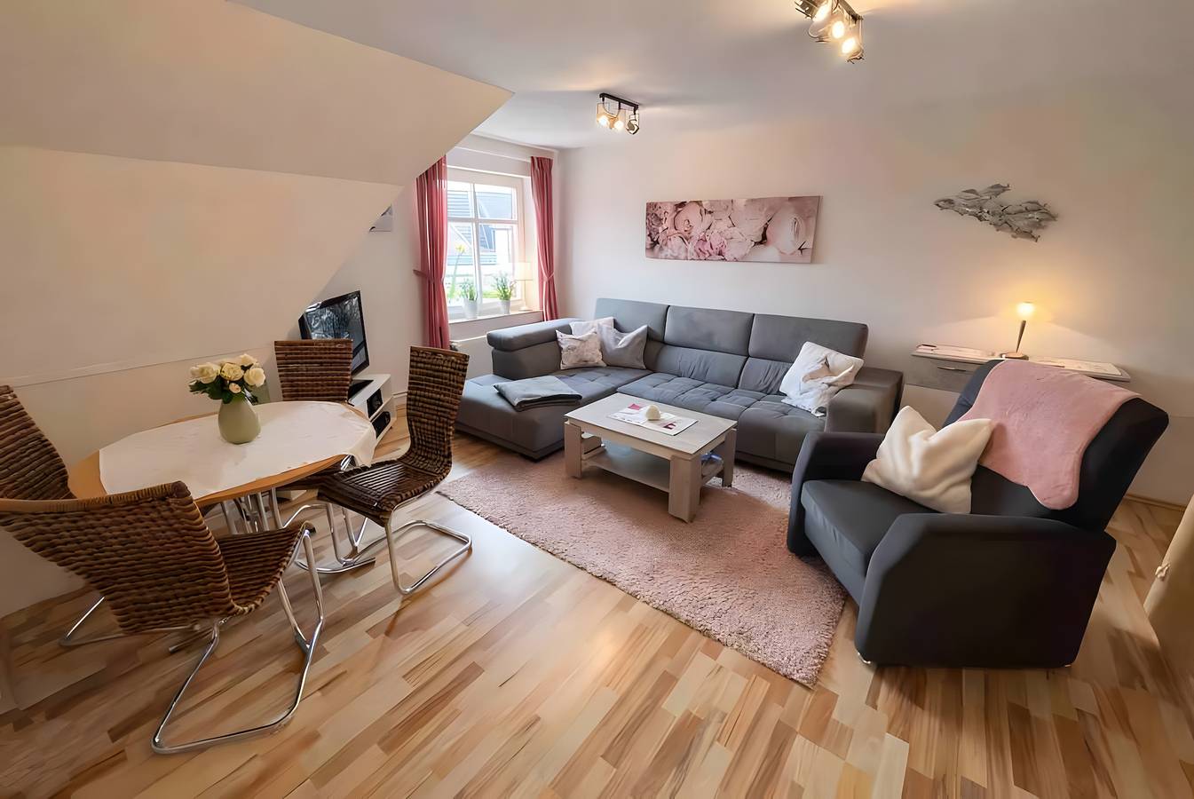 Ganze Wohnung, Ferienwohnung Strandnah 1, 65 qm mit Gemeinschaftsterrasse, Garten & Wlan in Horumersiel, Wangerland